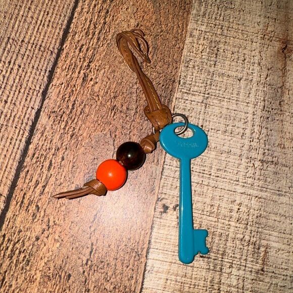 Fossil key bag charm - Picture 1 of 5
